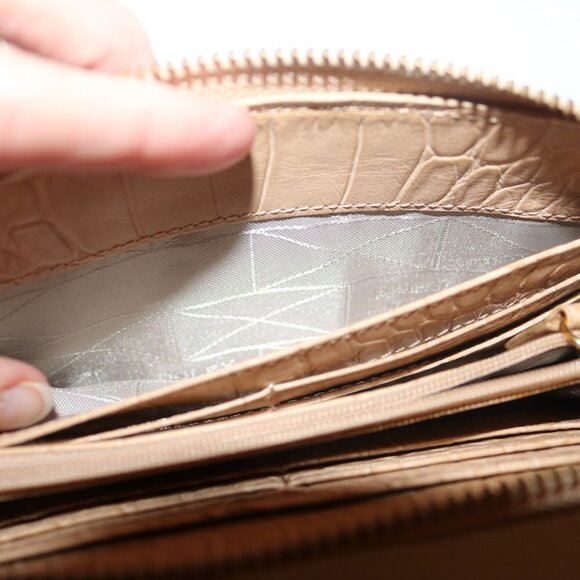 Badgley Mischka tanish zip-around wallet with multiple compartments EUC - Picture 6 of 8